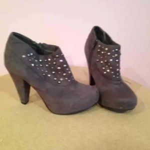 Gray with pearls booties